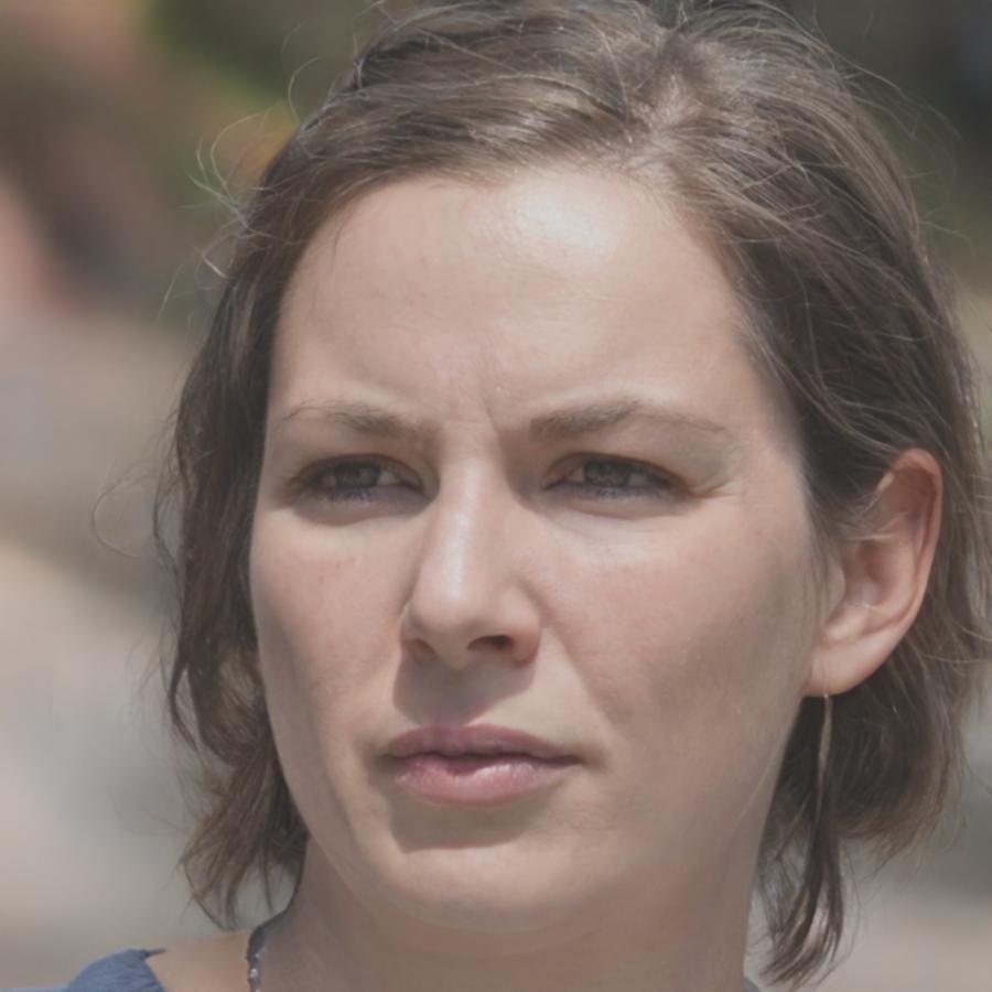 Ritratto di Elena Marchetti, specialista in comunicazione visiva